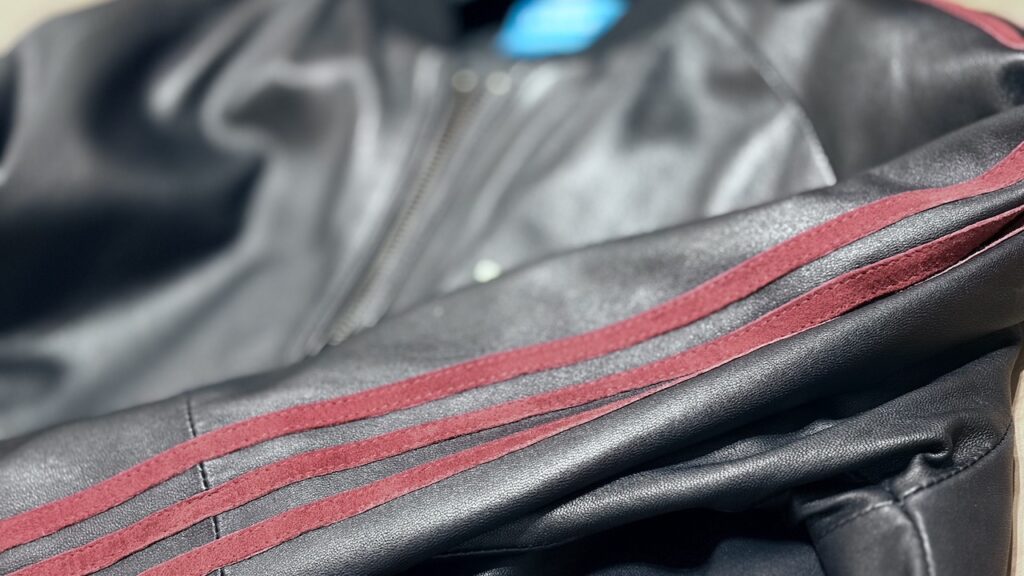 革の具合　柔らかいラムレザー