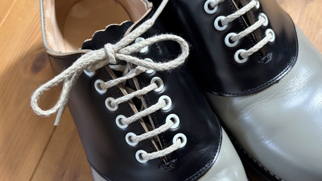 内羽根のサドルシューズ